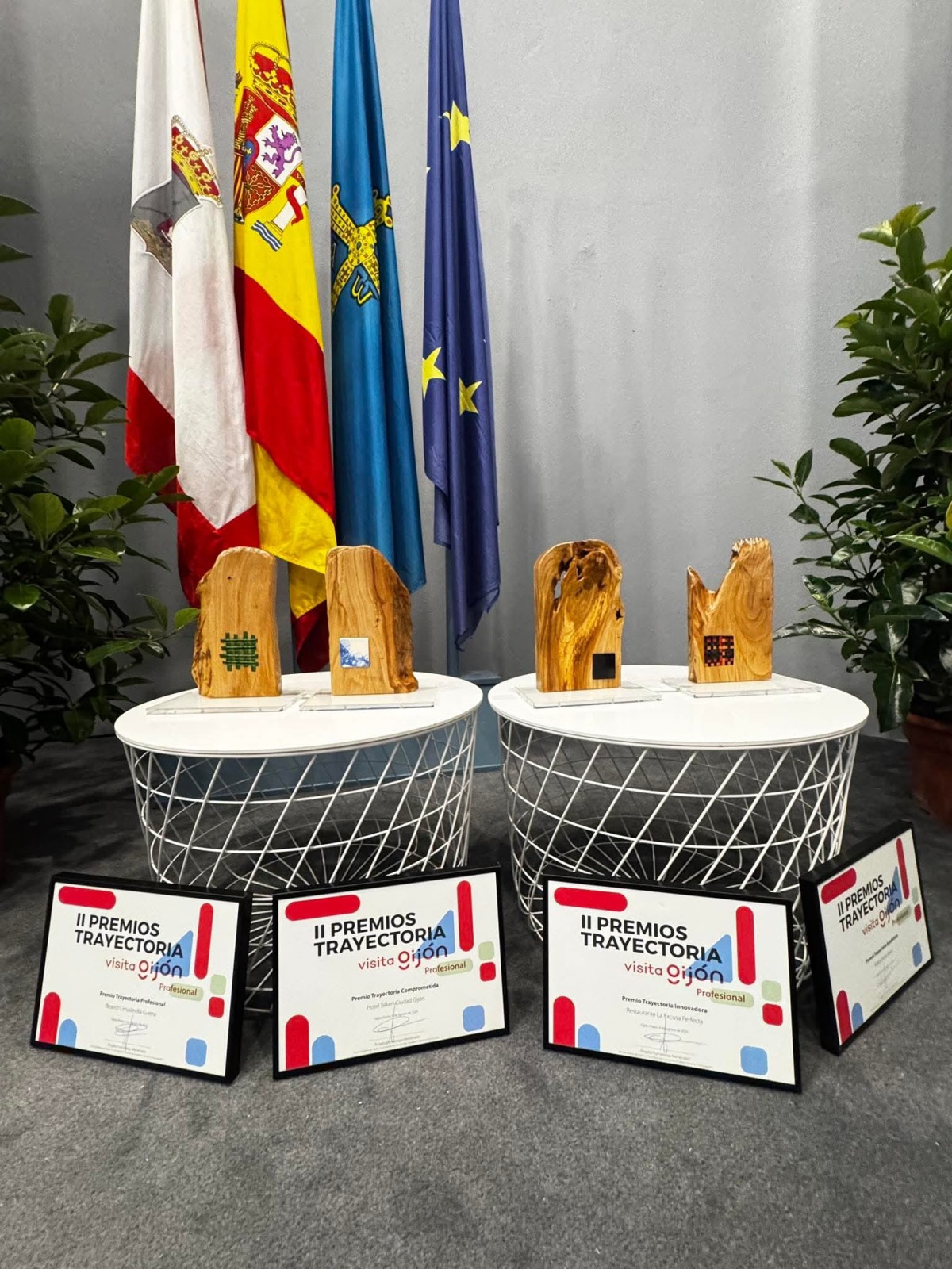 La Excusa Perfecta recibe el premio a la Trayectoria Innovadora en Gijón